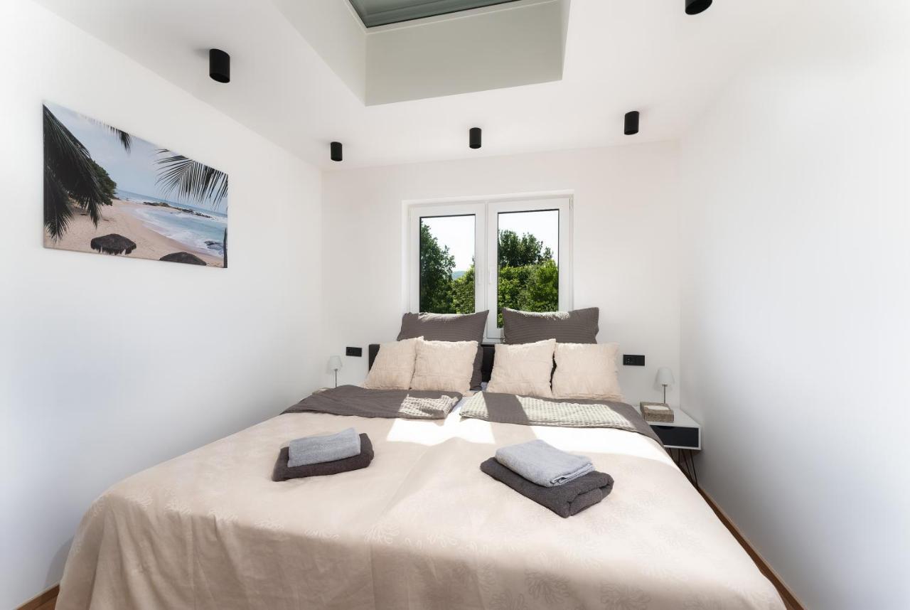 Gemuetliches Und Lichtdurchflutetes Penthouse Mit Sternenhimmelblick, Boxspringbett Und Terrasse - Gute Anbindung An Die Innenstadt Kassel Eksteriør billede